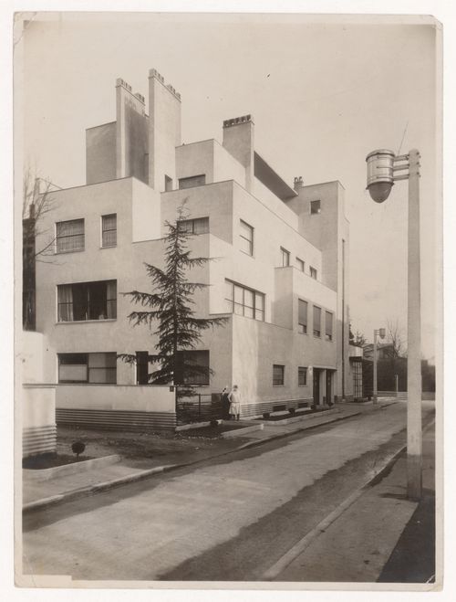 Exterior view of the Reifenberg hôtel particulier with woman, Mallet-Stevens road in the 16th arrondissement, Paris, France