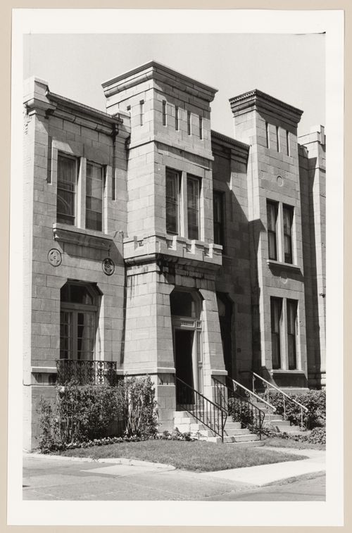 View of the principal façade of row houses, 426-428 Elm Avenue, Westmount, Québec