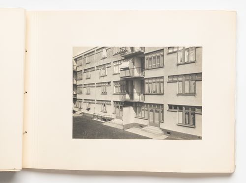 Exterior view of type C housing units, Hellerhof Housing Estate, Frankfurt am Main, Germany