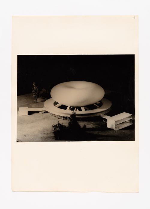 Photograph of the model for Sala para el espectáculo plástico y el sonido en el espacio, Córdoba, Argentina