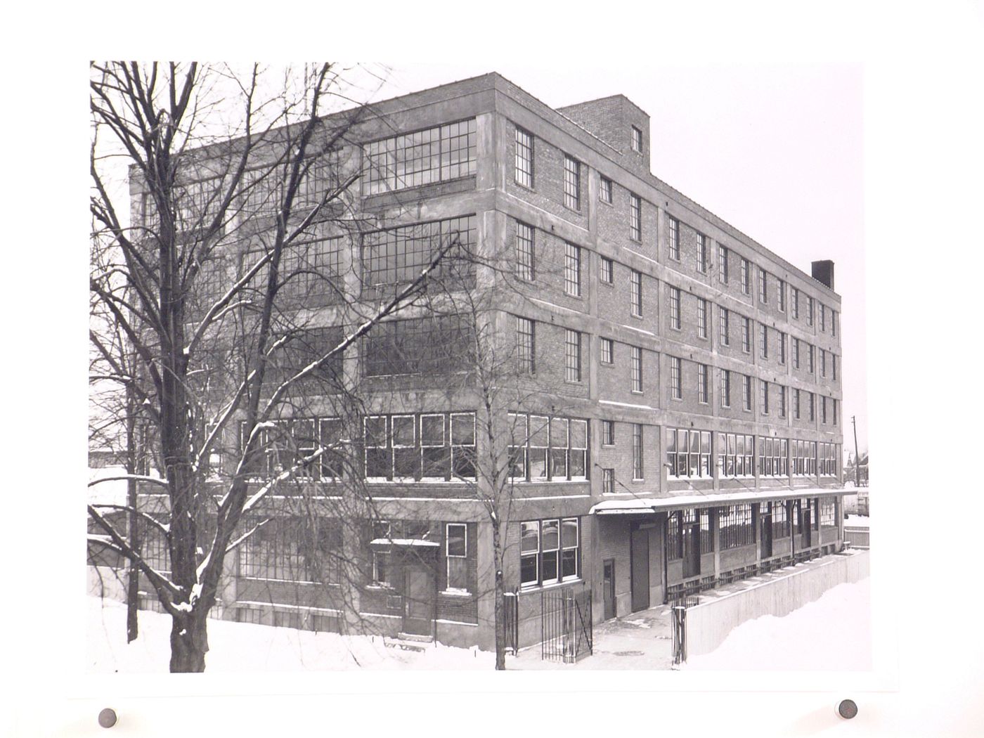 View of the principal and lateral façades of a warehouse, Frederick A. Stearns & Company Assembly Plant [?], Jefferson Avenue, Detroit, Michigan