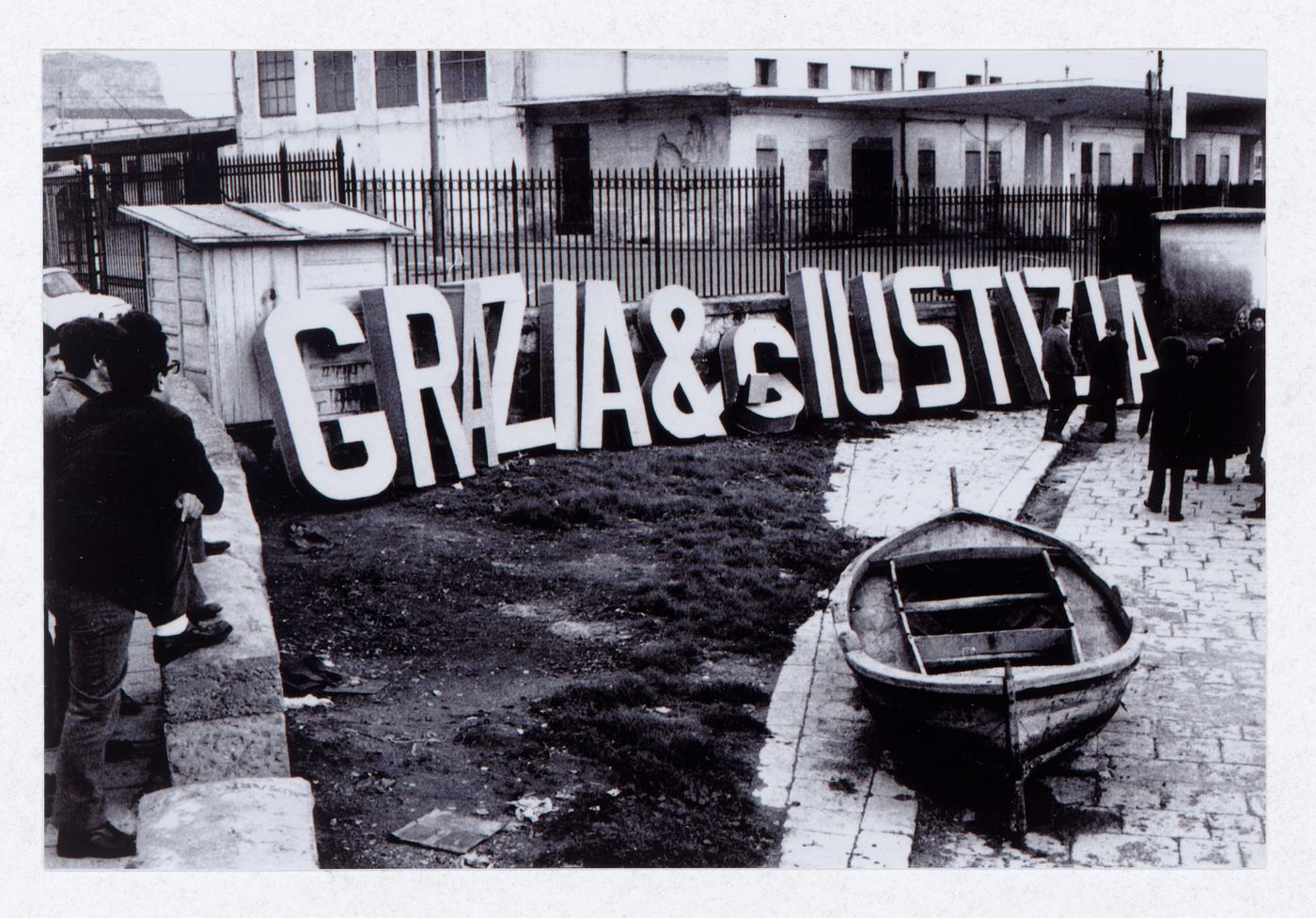 Photograph of the installation before been thrown in the sea for Grazia & Giustizia