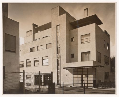 Exterior view of the Reifenberg hôtel particulier, Mallet-Stevens road in the 16th arrondissement, Paris, France