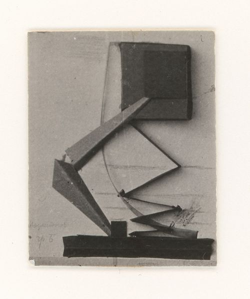 Photograph of a student model on the topic "Complex Frontal Composition Based on Nuance and Contrast Combination of Plastic and Shade and Using Elements of Rhythm" for the "Space" course at the Vkhutemas, Moscow