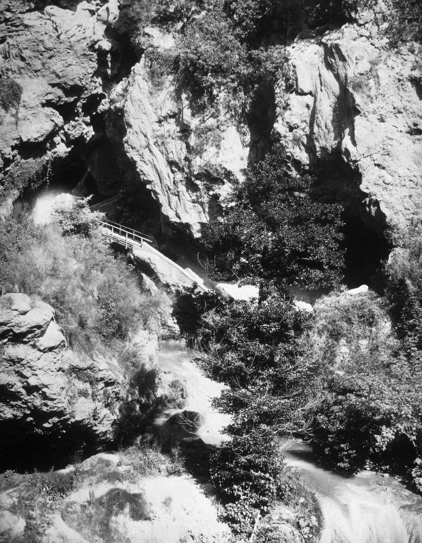 Plate from album ''Views of Italy, Monaco, Algers, Lisbonne, Gibraltar and Montserrat by various photographers''