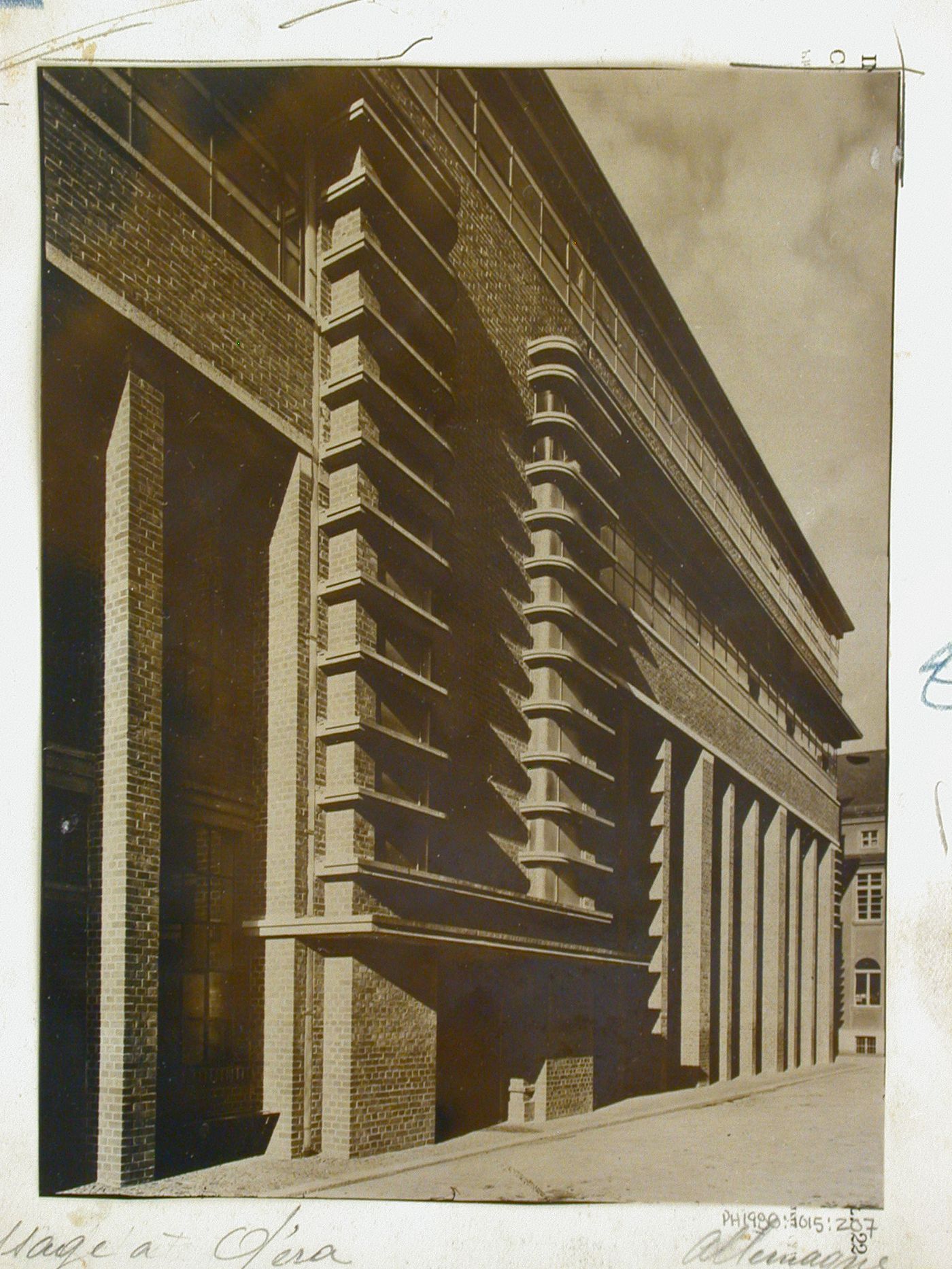 Usine de tissage à Géra. Allemagne. Thilo Schoder, architecte à Géra Reutt