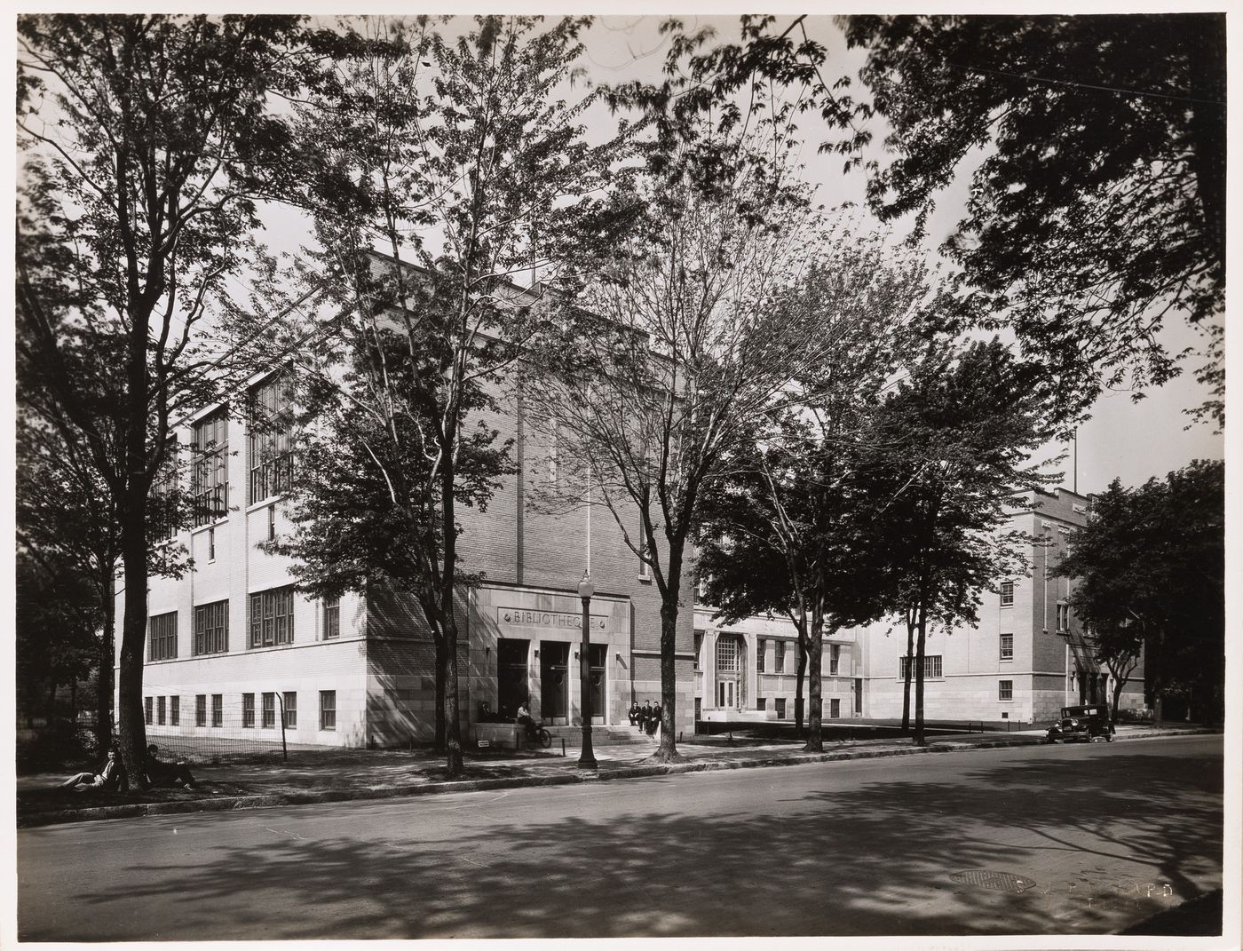 View of the principal façade of École Primaire Supérieure le Plateau (now École Le Plateau), 3700 avenue Calixa-Lavallée, Montréal, Québec