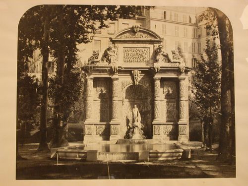 Medici Fountain: Surrounded by trees, large house behind, Italy