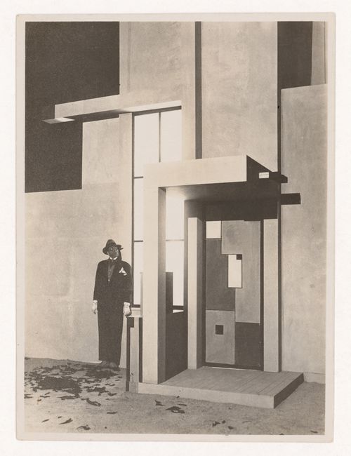 View of the set of L'Inhumaine by Marcel L'Herbier, showing the exterior of the engineer's house, France