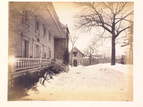 View of the principal façade of Manoir Louis-Joseph Papineau, Allée du Seigneur, Montebello, Québec