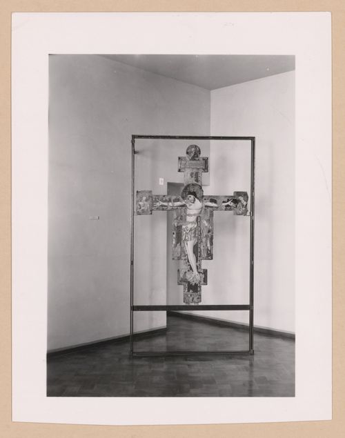 Interior view of the Sala della croce giunteesca showing a painted crucifix mounted on a metal easel, Palazzo Abatellis, Galleria regionale della Sicilia, Palermo, Italy