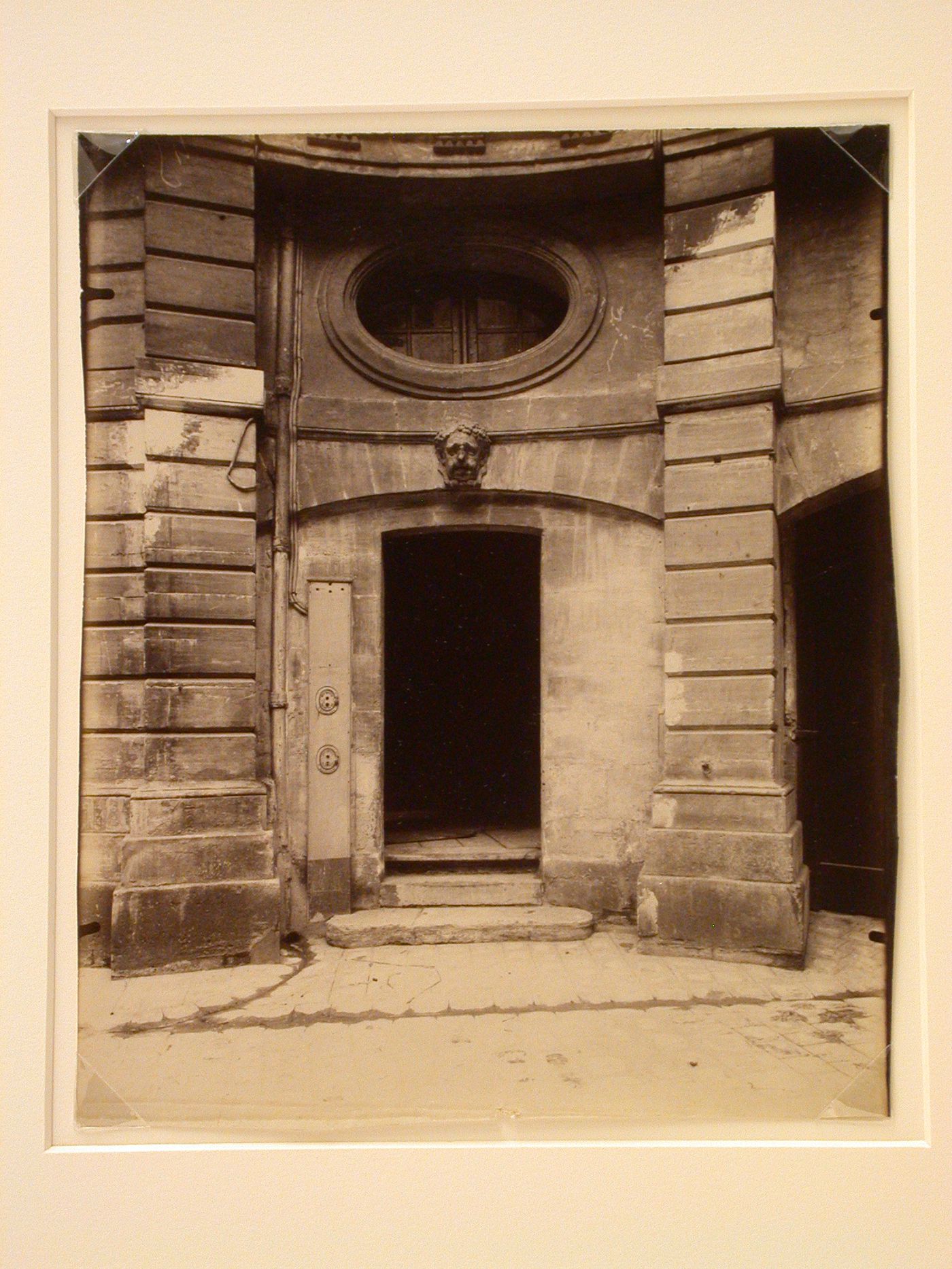 Hôtel de Beauvais: Courtyard doorway, façade, Paris, France