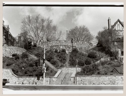 View of Roslyn Lookout from below, Westmount, Québec