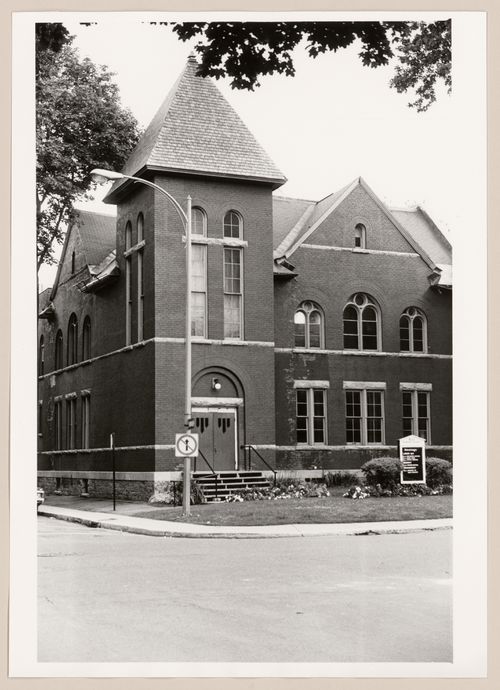 View of the principal façade of Bethel Gospel Chapel (formerly Grace Baptist Church), 4250 de Maisonneuve Boulevard, Westmount, Québec