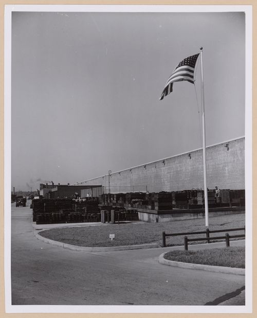 View of the lateral façade of Assembly Building No. 7 [?], Wright Aeronautical Corporation Airplane Engine Assembly Plant, Wood-Ridge, New Jersey