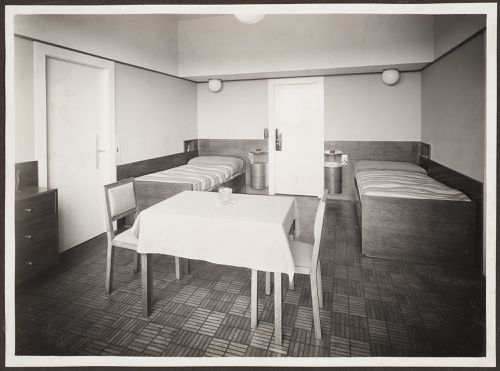Vue d'une chambre de jeunes filles, Villa Cavrois à Croix, France