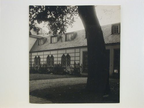 View of the principal façade of the wing of Sonja Knips House, Nusswaldgasse 22, Vienna, Austria