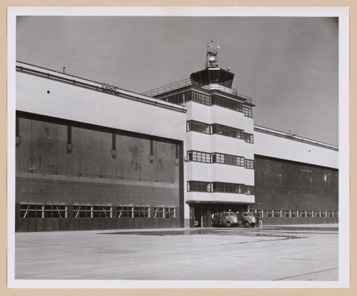 View of the control tower on the north [?] façade of Hangar No. 1, Ford Motor Company Willow Run Bomber Assembly Plant, Willow Run, Michigan