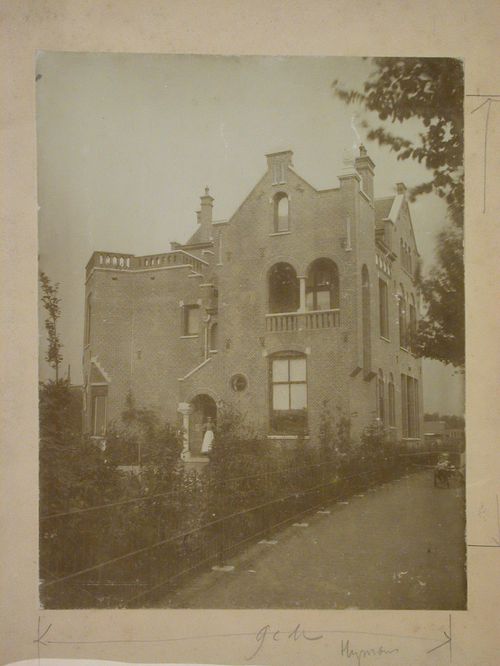 View of the principal façade of Huis [House] Professor Heymans from the street, Zuidzijde 7, Groningen, Netherlands
