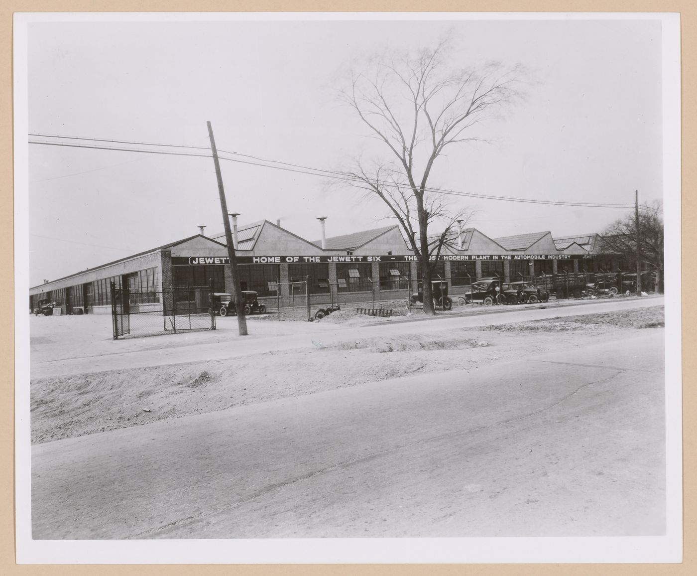 View of the principal façade of the Jewett Automobile Assembly Plant, Paige-Detroit Motor Car Company, Warren Avenue, Detroit, Michigan