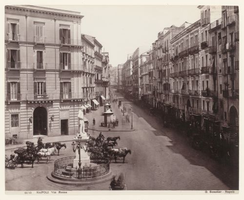 Napoli via Roma