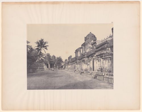 Tanjore.  Great pagoda, arcade on the inside of outer wall with lingums in each space between pillars.