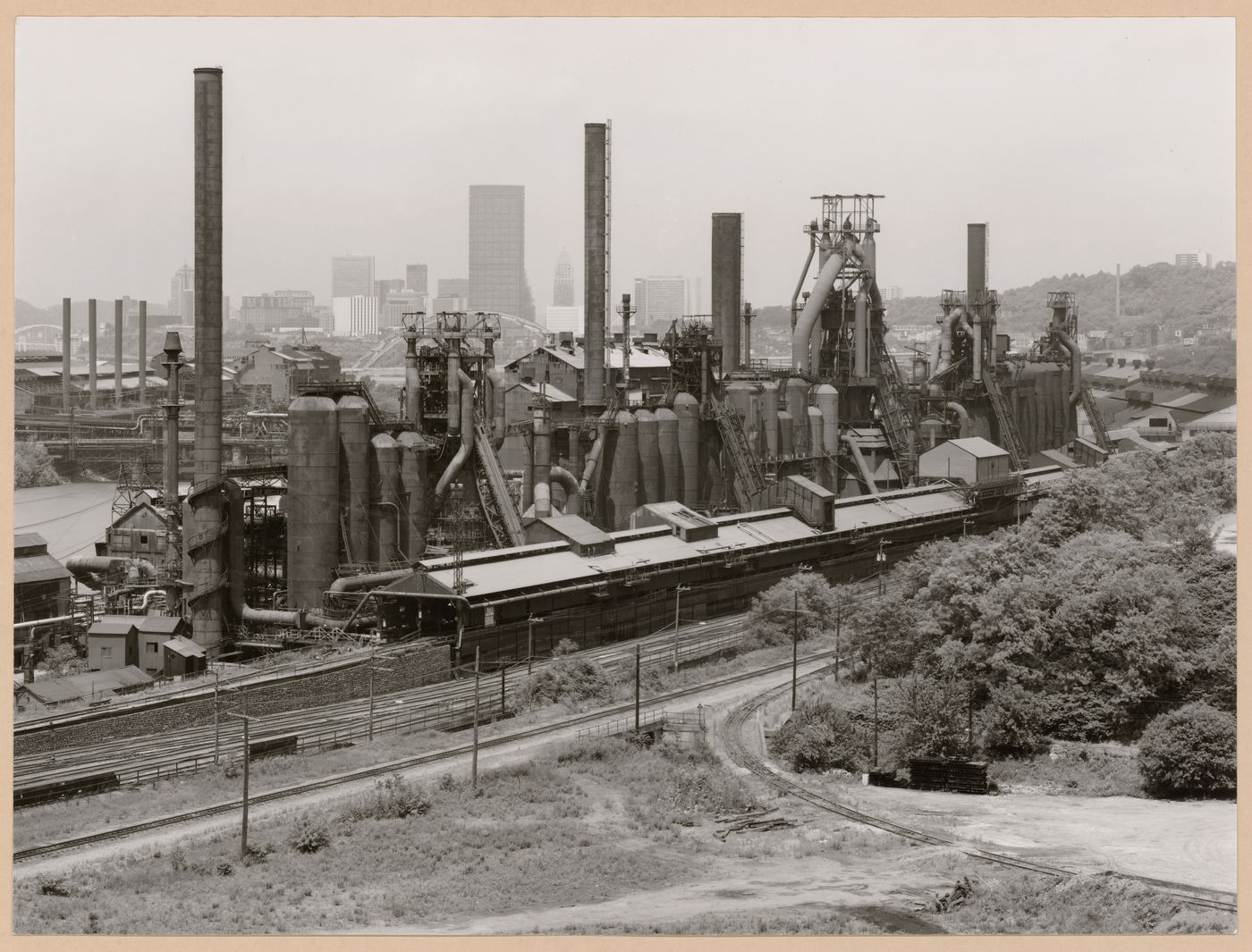 View of Jones & Laughlin Steel Co. steel mill showing blast furnaces, Pittsburgh, Pennsylvania