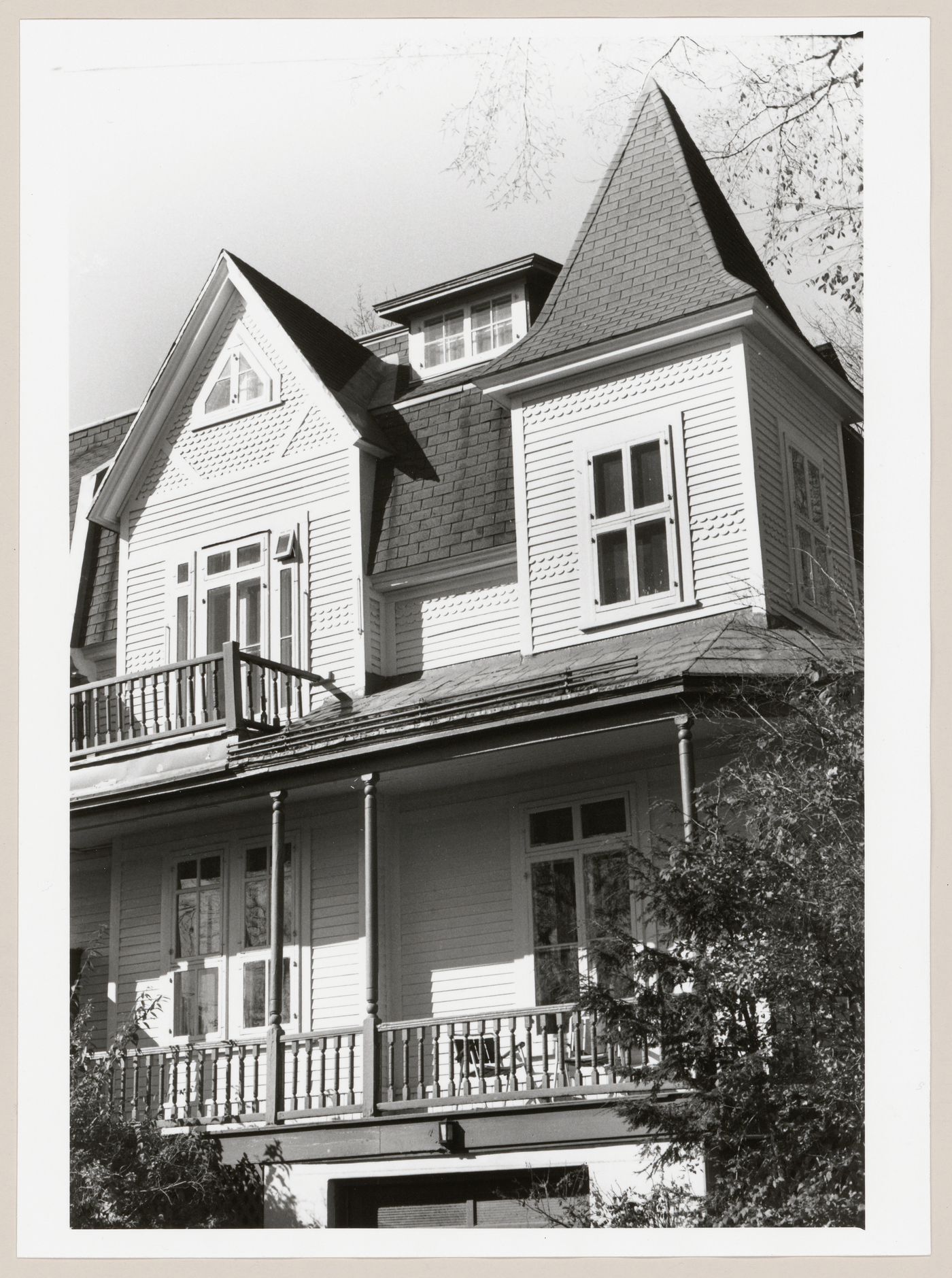 View of the principal façade of a house, 47-49 Thornhill Avenue, Westmount, Québec