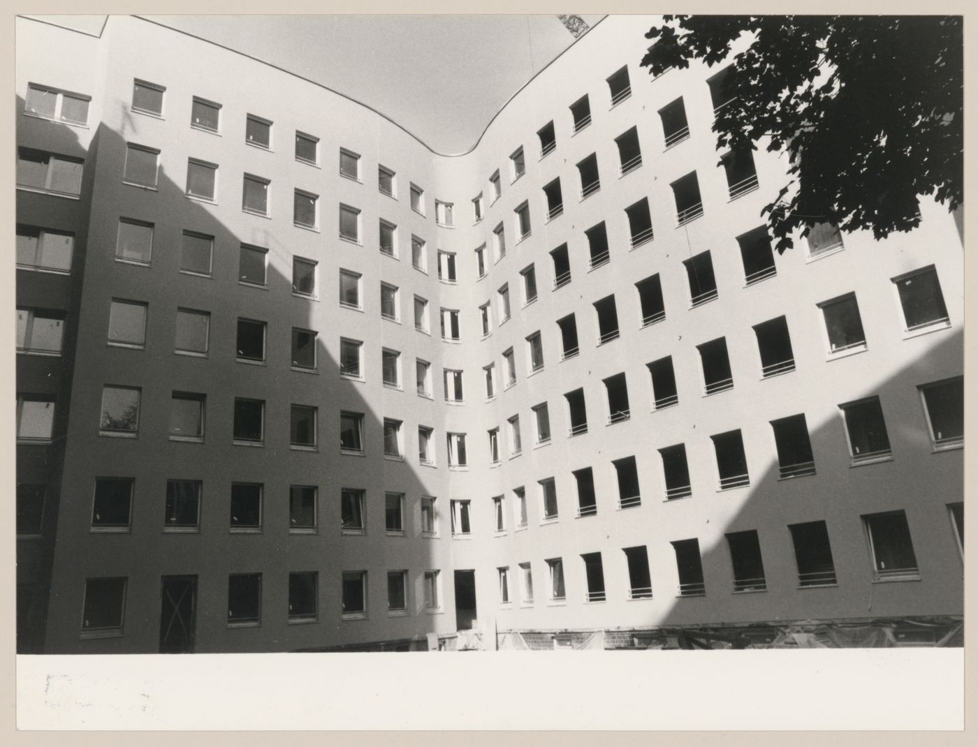 Exterior view of Edificio de Apartamentos Bonjour Tristesse [Bonjour Tristesse residential complex], Block 121, Berlin, Germany