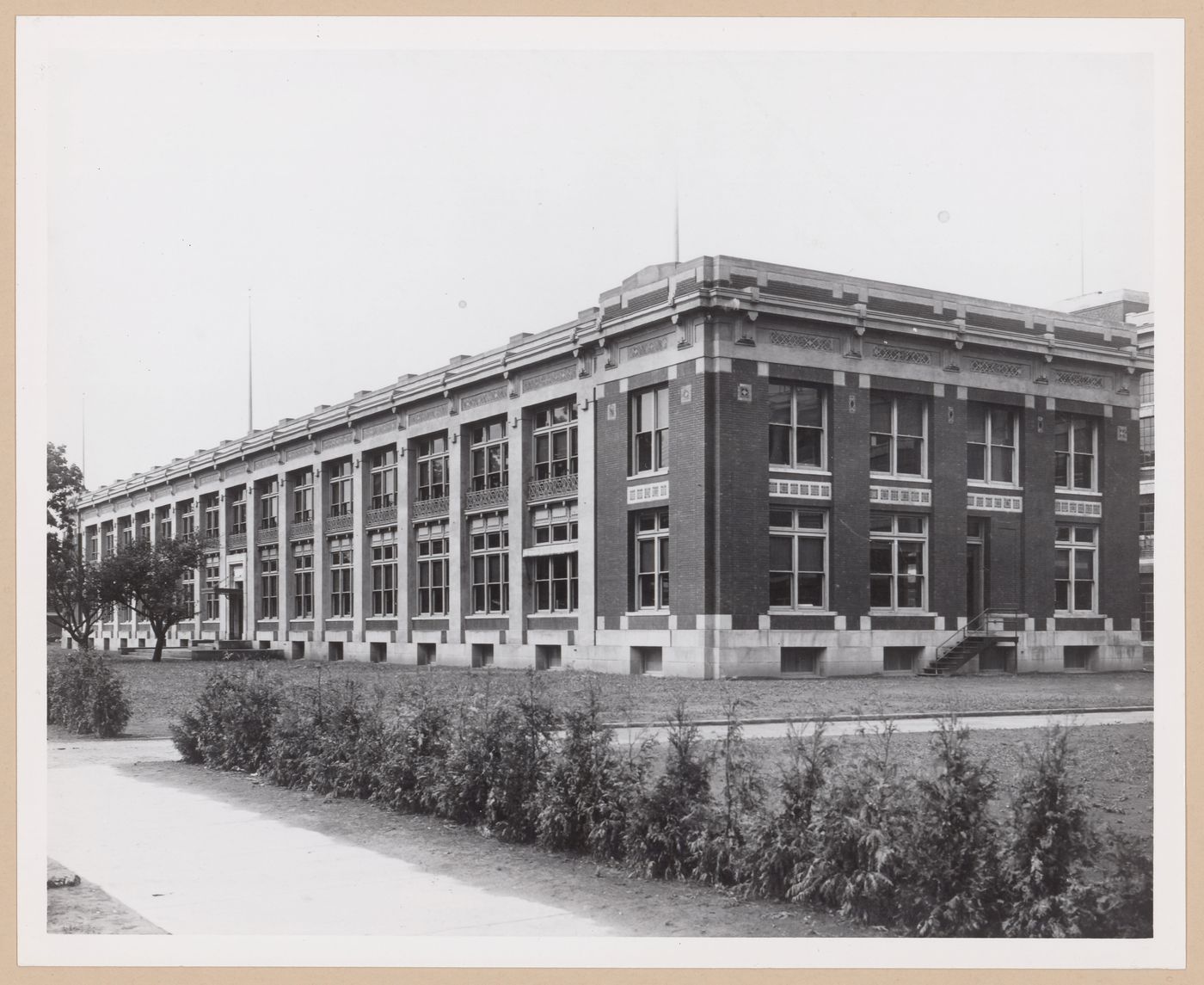 View of the principal and lateral façades of the Administration Building, Highland Park Plant (now abandoned), Ford Motor Company, Highland Park, Michigan