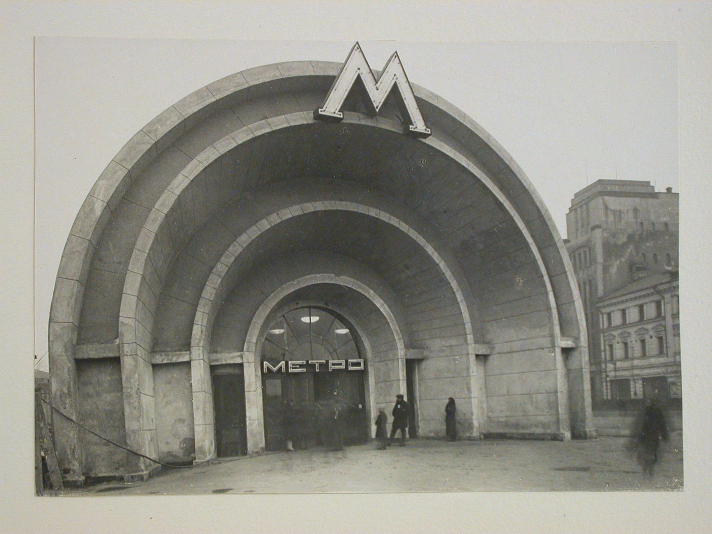 Exterior view of the Krassnye Vorota subway station entrance, Moscow