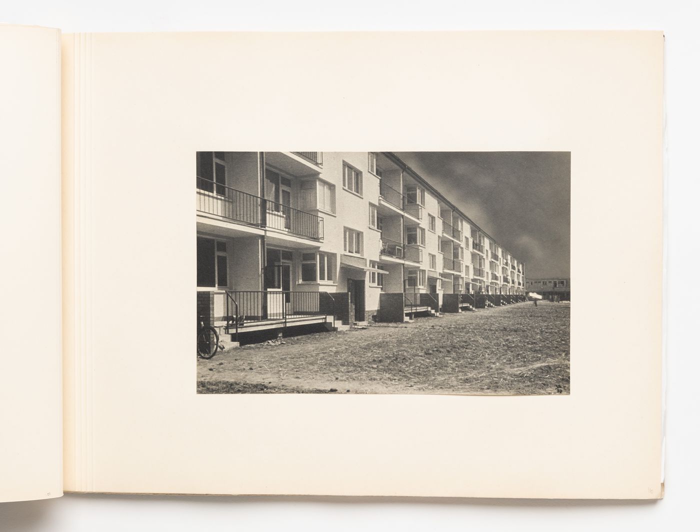 Exterior view of type A housing units, Hellerhof Housing Estate, Frankfurt am Main, Germany