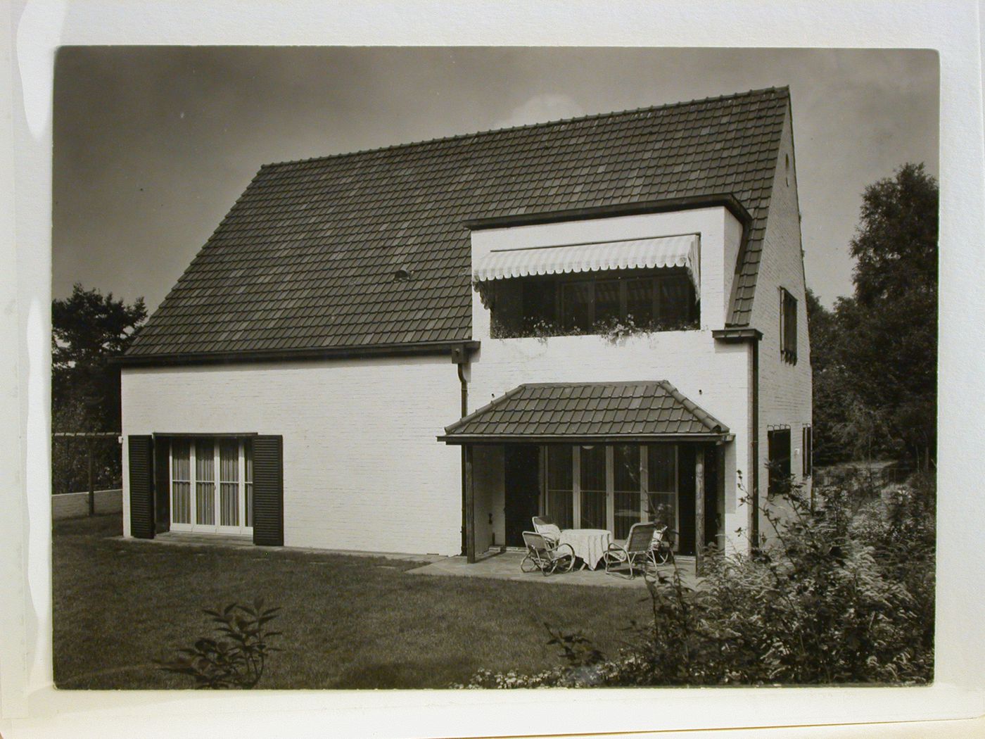 House 'B', garden view, Germany