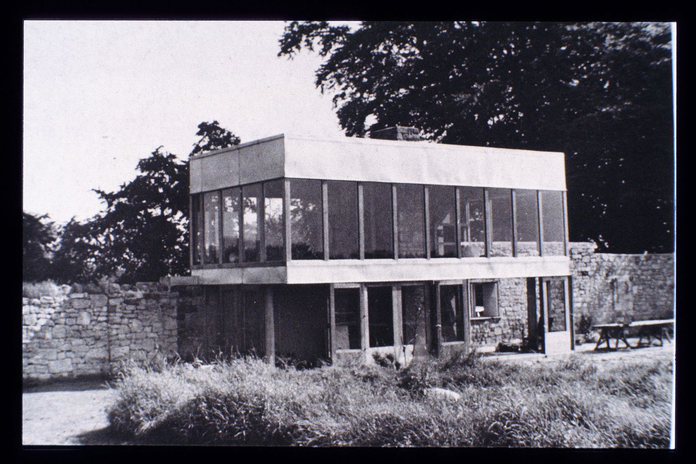 Slide of a photograph of Upper Lawn Pavilion, Wiltshire, by Alison and Peter Smithson