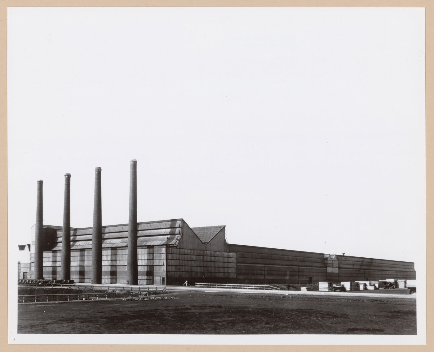 View of the lateral and rear façades of the Glass Plant, Rouge River Plant, Ford Motor Company, Dearborn, Michigan