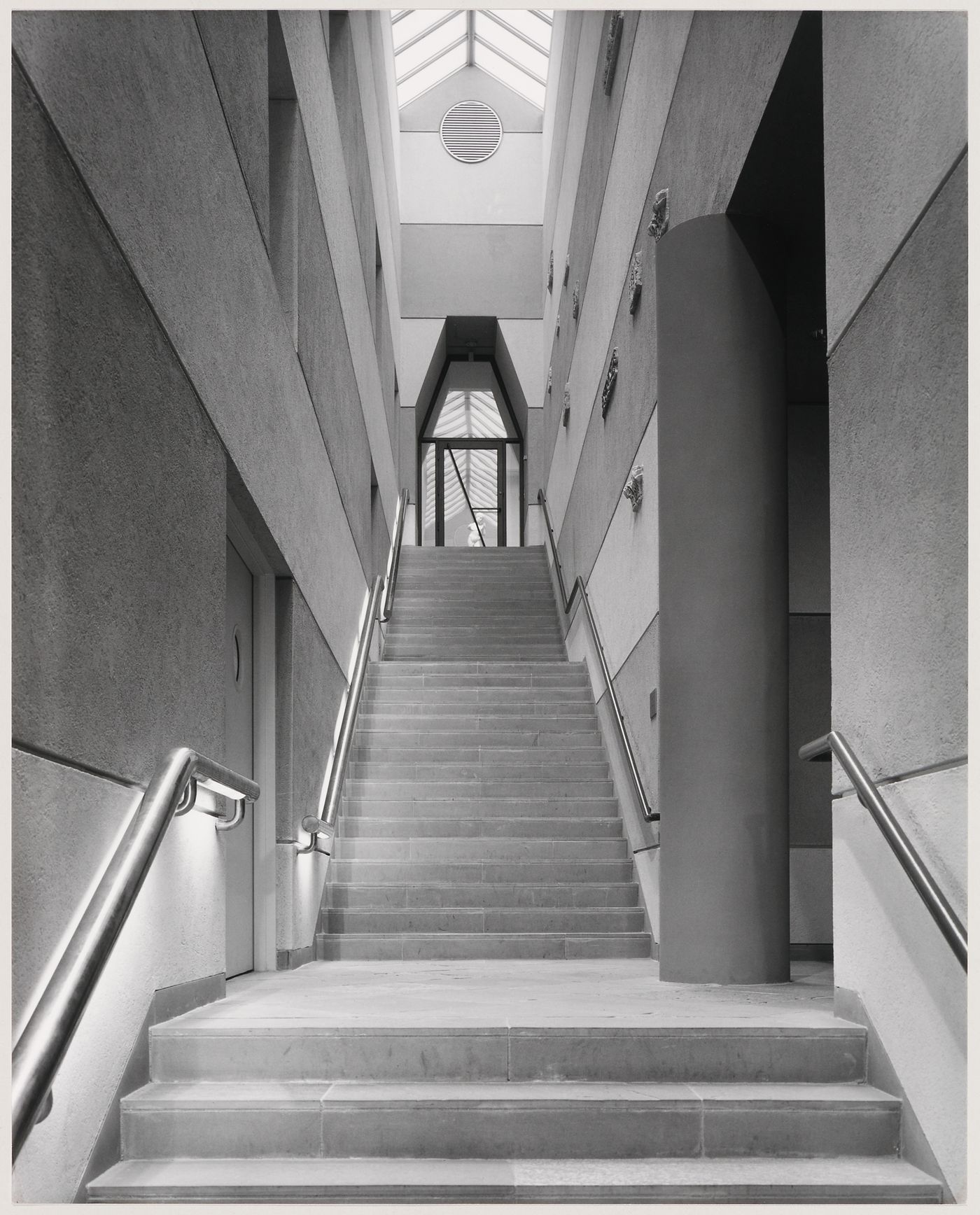 Arthur M. Sackler Museum, Harvard University, Cambridge, Massachusetts: view of interior staircase