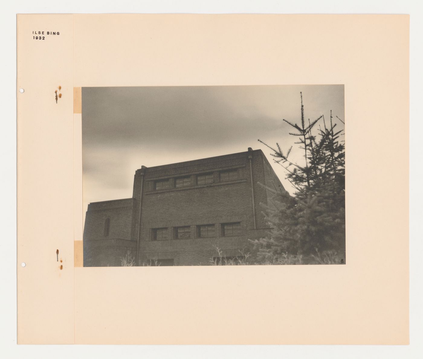 Exterior view of a building and tree at the New Jewish Cemetery [Neuer Jüdischer Friedhof], Frankfurt am Main, Germany