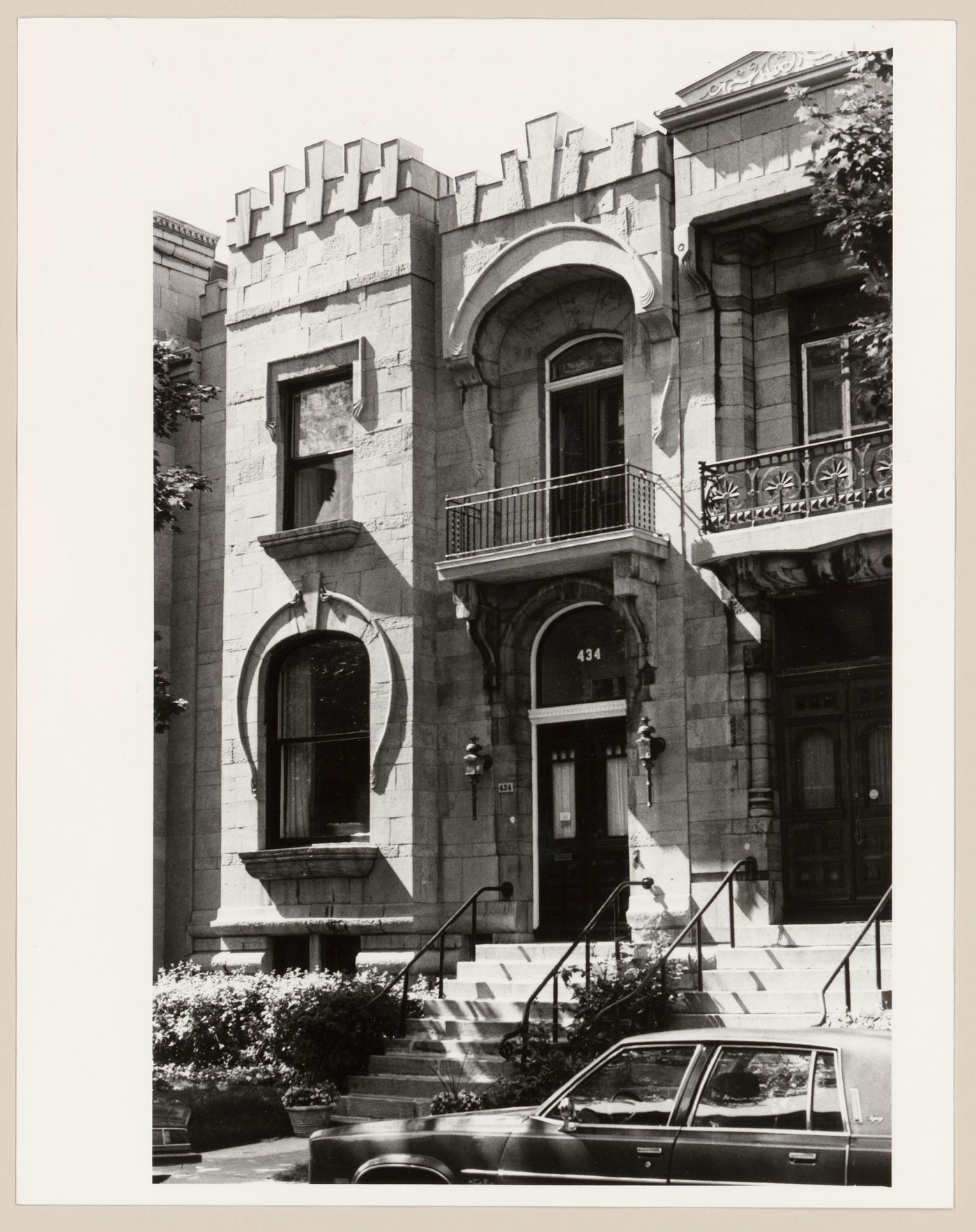 View of the principal façade of row houses, 434-436 Elm Avenue, Westmount, Québec