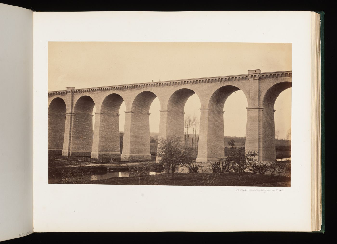 Viaduc de Chantilly vu en détail