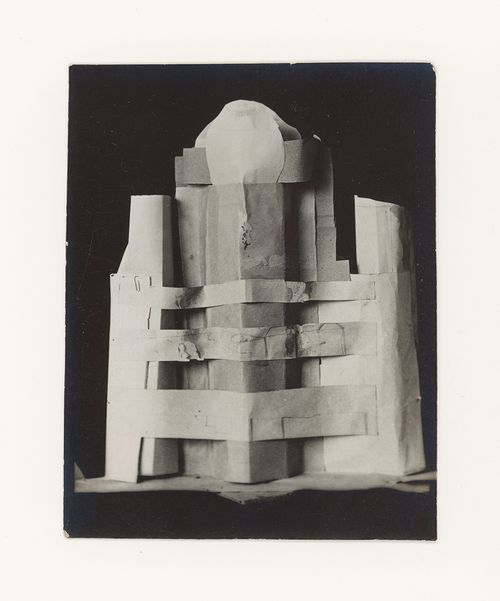 Photograph of a student model on the topic "Construction of Frontal Surface Based on Vertical, Horizontal and Inclined Combination of Two or More Rhythmical Rows" for the "Space" course at the Vkhutemas, Moscow