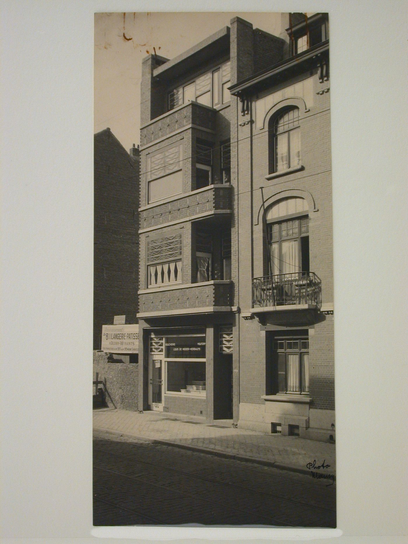 Maison de rapport à Neder. Architecte P. Rubbers