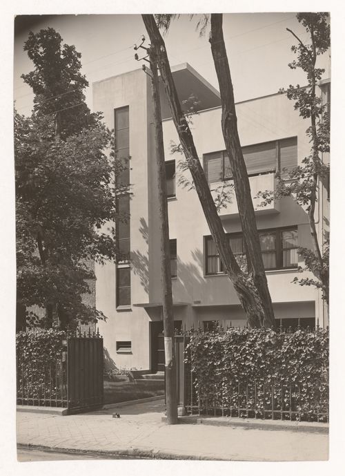 Exterior view of Collinet hôtel particulier from street, Boulogne-Billancourt, France