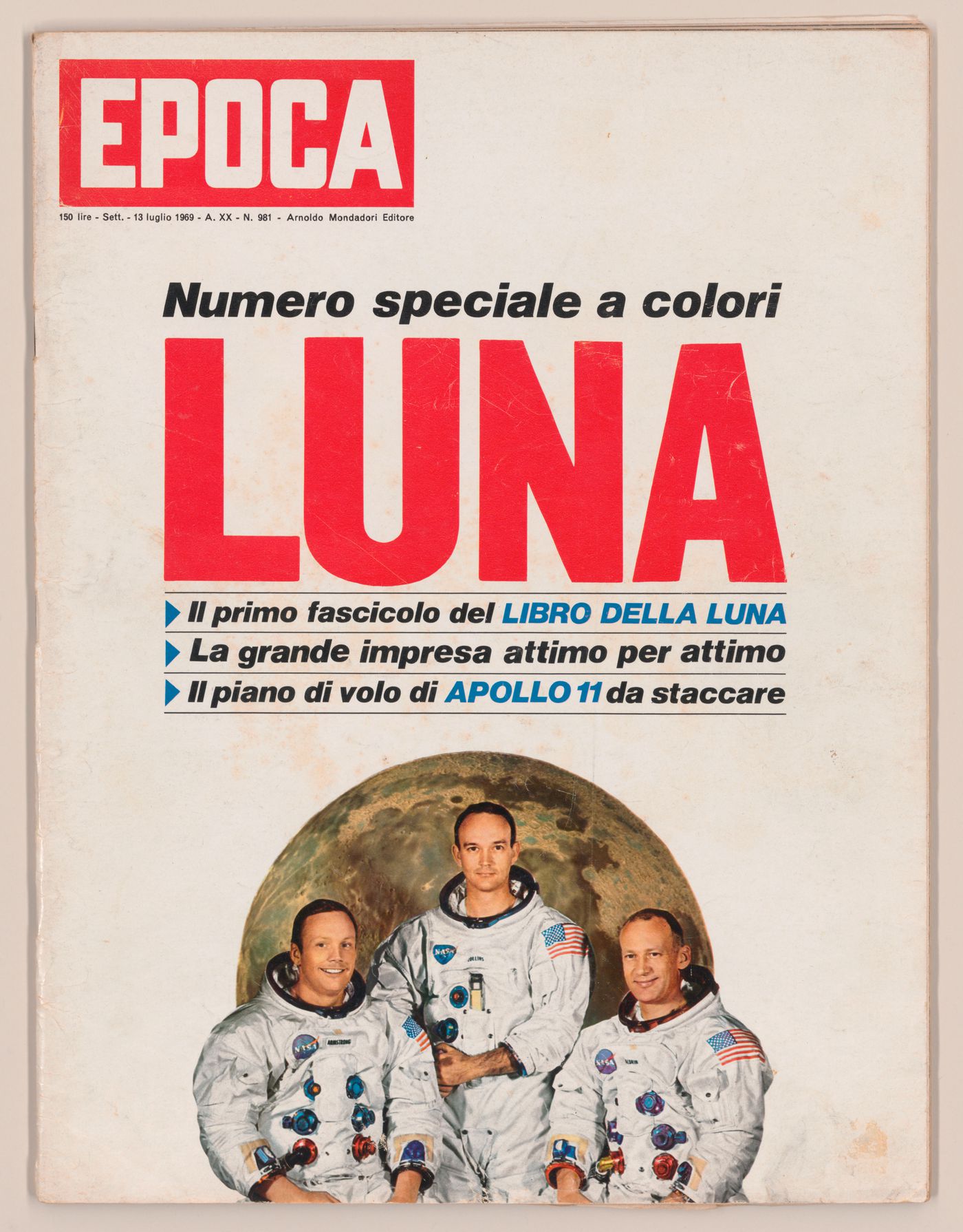 Issue of "Epoca" magazine, special number "LUNA" (n.981) (from the project file Architettura Interplanetaria [Interplanetary Architecture])