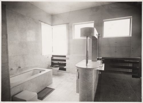 Vue de la salle de bains des parents, Villa Cavrois à Croix, France