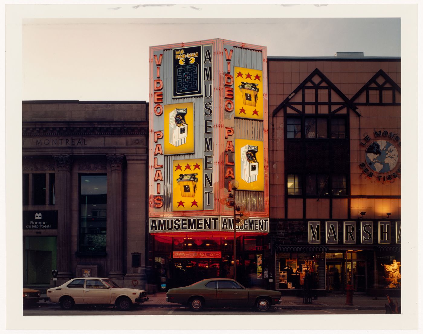 Illuminated Sign Series, Video Palais