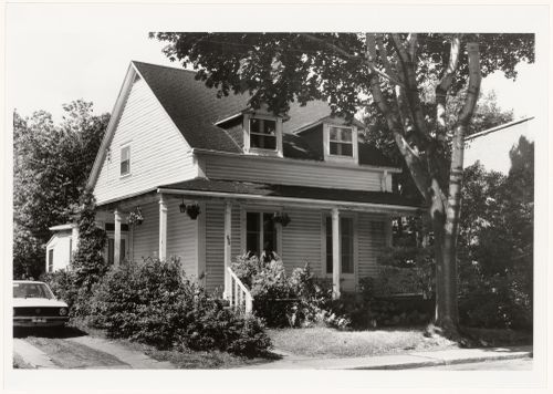 View of the principal and lateral façades of a house, 370 Lansdowne Avenue, Westmount, Québec