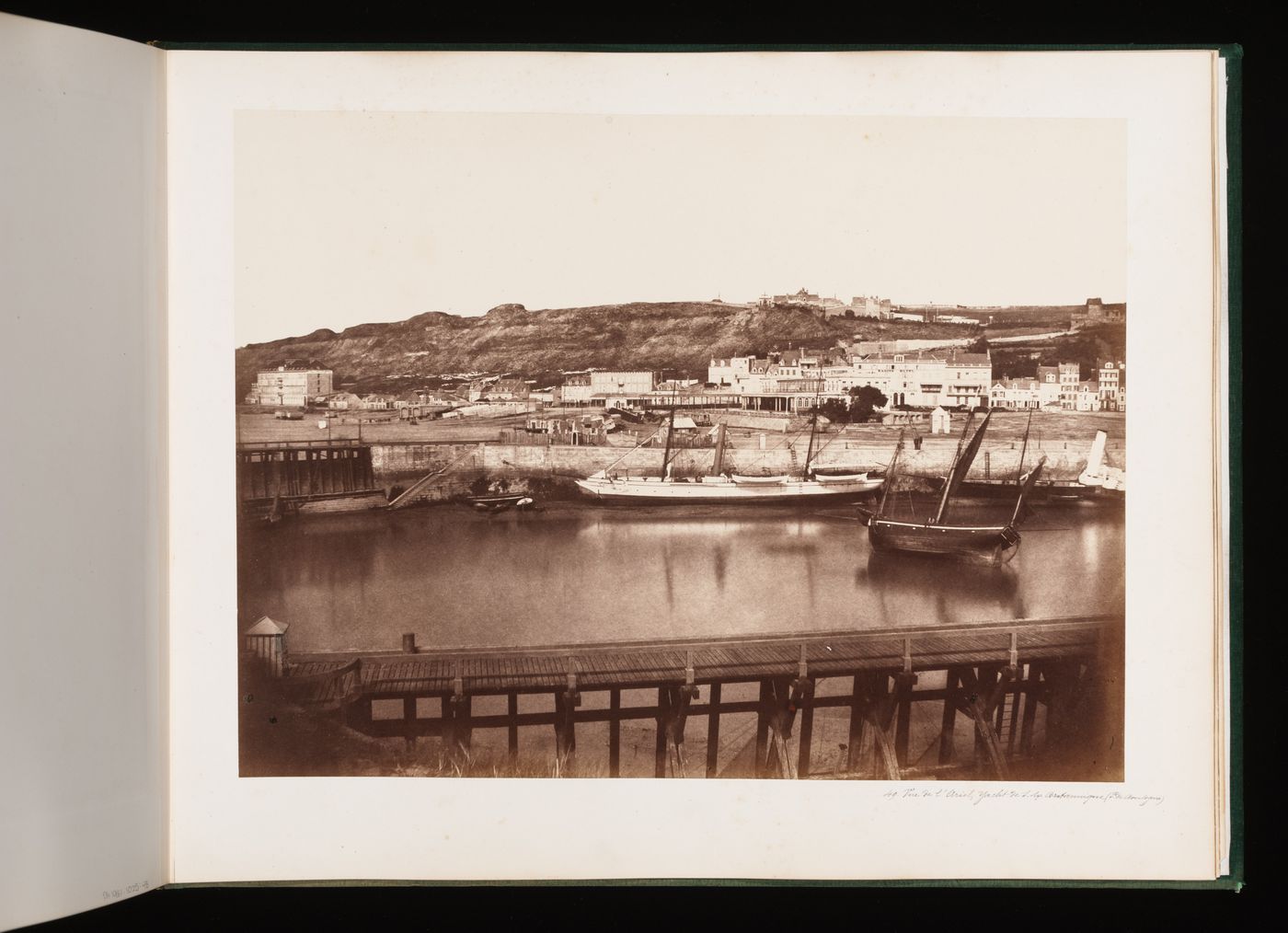 Vue de l'Ariel Yacht de S.M. Britannique (Port de Boulogne)