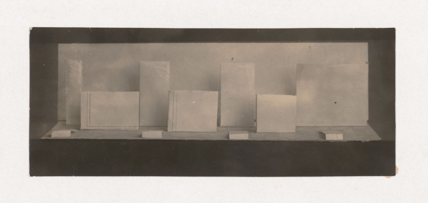 Photograph of a student model on the topic "Construction of Frontal Surface Based on Vertical, Horizontal and Inclined Combination of Two or More Rhythmical Rows" for the "Space" course at the Vkhutemas, Moscow
