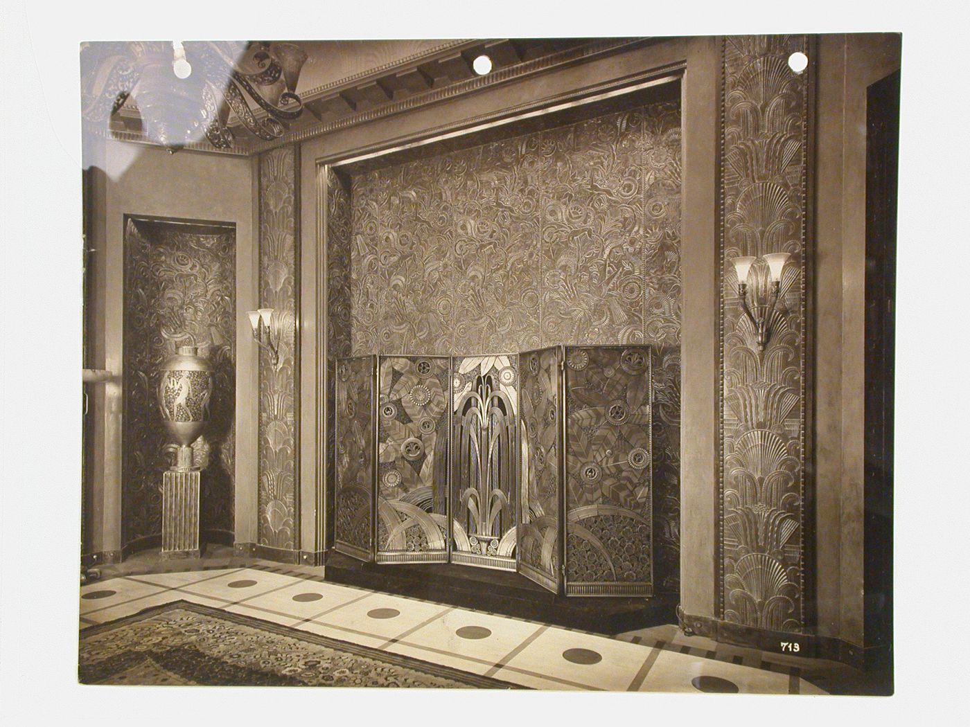 Exposition internationale des arts décoratifs et industriels modernes (1925: Paris, France): Stand Edgar Brandt, display of E. Brandt