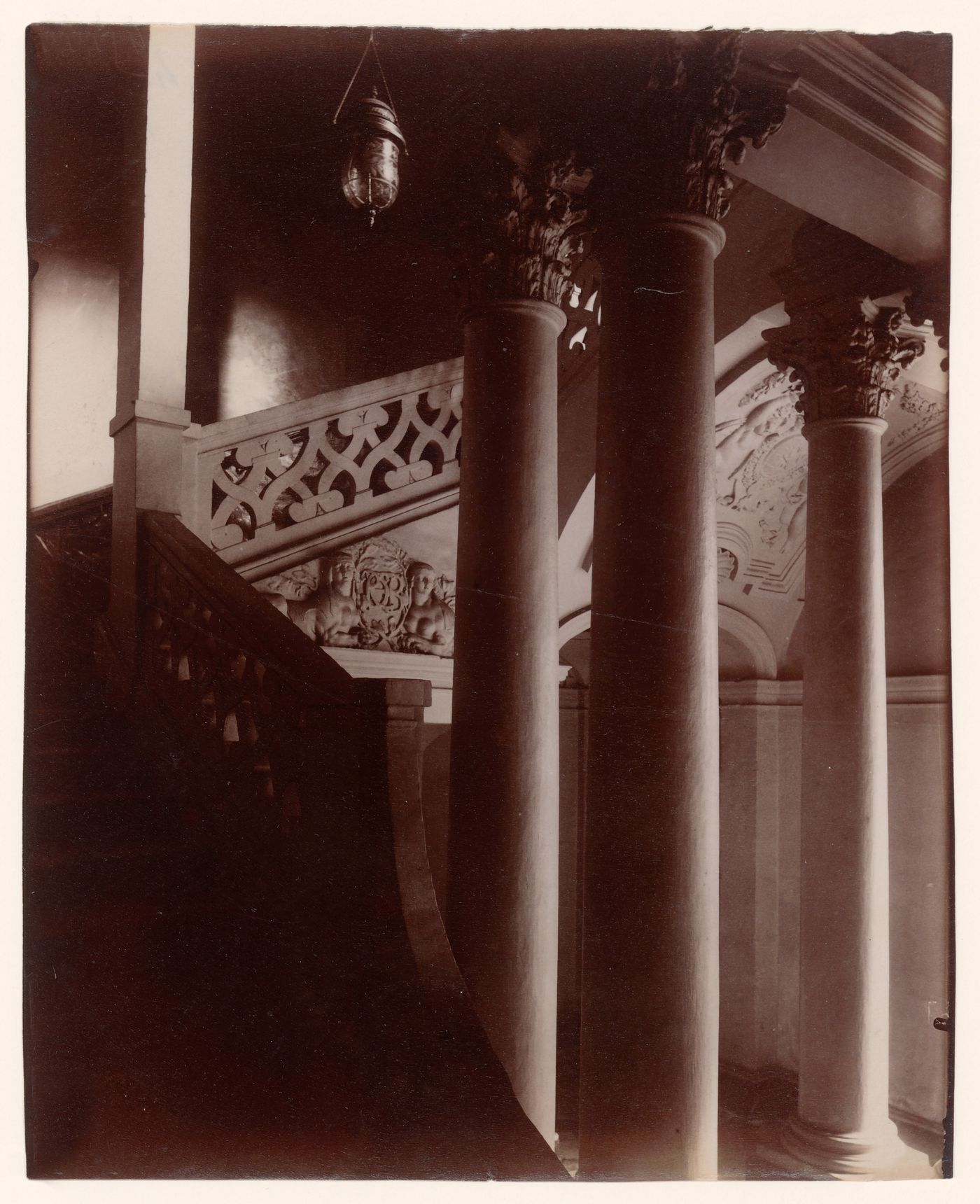 Hôtel de Beauvais: Entrance hall and staircase, showing sculptural details on ceiling and case, Paris, France